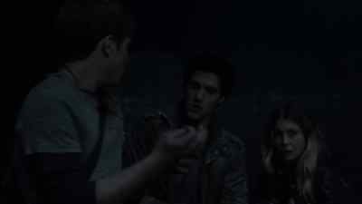 Time to move.
Come on. - Falling Skies