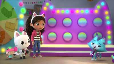 -[timer chimes]
-...get Red, Loud, and Smelly! - Gabby's Dollhouse