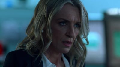 TINA:
Feel the weight. - Marvel's Runaways
