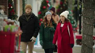 - Tipo as luzes de Natal, como é?
- Todos se juntam para acender. - 'Tis the Season to be Merry
