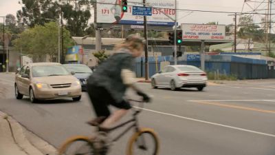 -[tires screech]
-[horns honk] - Marvel's Runaways