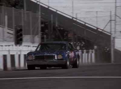 (TIRES SCREECHING)
(ENGINE ROARING) - The Six Million Dollar Man
