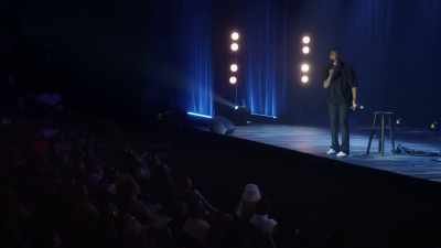 Știu doar că nu vorbesc
ca oamenii normali. - Marlon Wayans: God Loves Me
