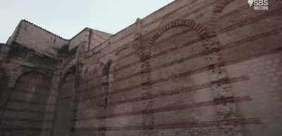 To build such a massive edifice,
the Romans chose not to use stone, - Roman Megastructures