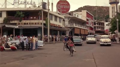 To come here and get in everyone's way - Fun in Acapulco