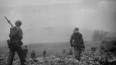 TO COORDINATE AN ATTACK
ON MOUNT TAPOTCHAU. - The Pacific War in Color