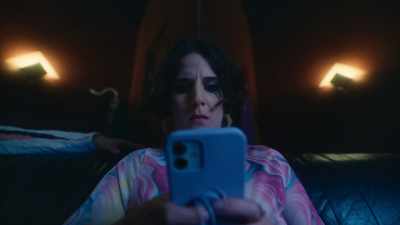 To eavesdrop on personal,
private conversation - Fantasmas