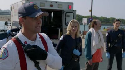 - To hell with this. - Chicago Fire