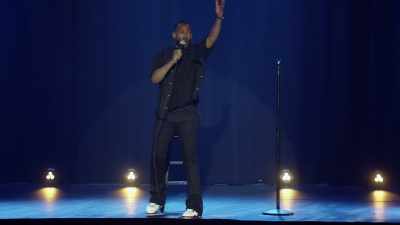 Toți se întrebau:
"De ce? De ce ar face asta?" - Marlon Wayans: God Loves Me