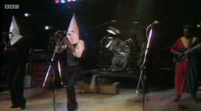♪ To let me go Was
not dem intention ♪ - Uprising