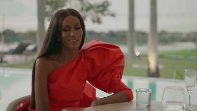 To raise yourself,
you need to put me down, - The Real Housewives of Dubai