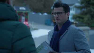 To refuse to bring a neighbor
that... you don't know it, - Haul Out the Holly: Lit Up