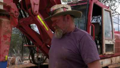 To save Plutus, its creator Mick
must climb down the narrow shaft. - Outback Opal Hunters