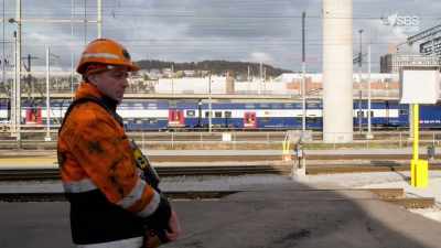 To take one out or inside,
we need 15 minutes. - World's Busiest Train Stations