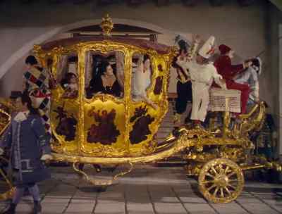To the bullfight. - The Golden Coach