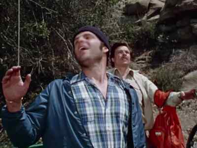 To the tunnel!
It's our only chance. - Shazam!