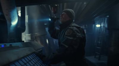 - To Wilford!
[cheering] - Snowpiercer