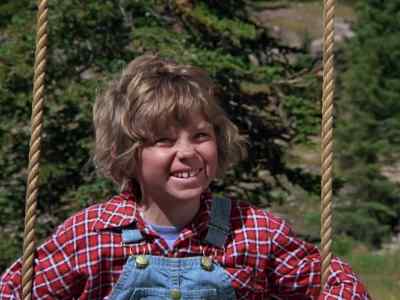 [ Toby laughing ] - Mountain Family Robinson