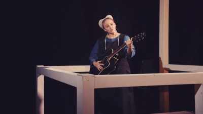 [toca la guitarra] - The Confession Musical