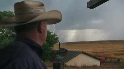 TODAY, EVERY STORM THAT SLAMS
THESE HIGH PLAINS - Dino Hunters