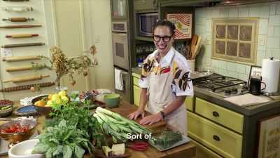 - Today, I am getting a home cooking lesson - Selena + Chef