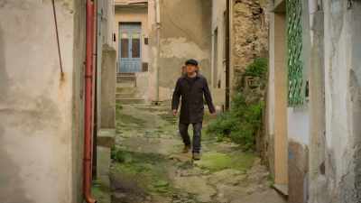 Today they're estimated to operate - Ross Kemp: Mafia and Britain