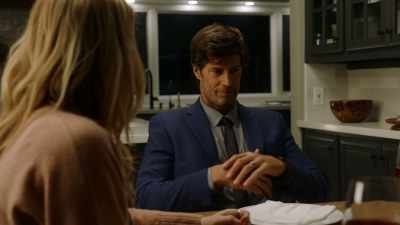 Todo parece un poco, ya sabes, útil. - Couples Retreat Murder