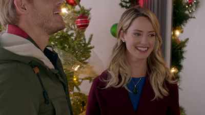 - Told you she'd love it.
- Yeah. You were right. - Jingle Bell Princess