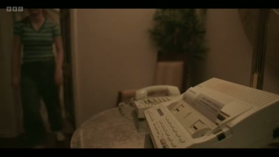 Tom, Alison, get in here.
I've got something to tell you. - The Power of Parker