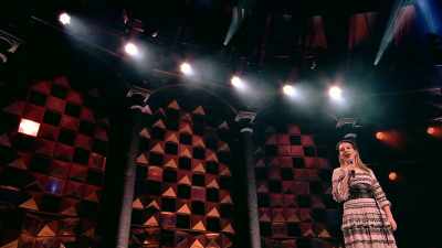 Tom Allen nous ravit de sa présence. - Backstage with Katherine Ryan