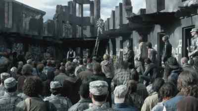 Tom: Before we begin
the traditional citizens' forum, - Falling Skies