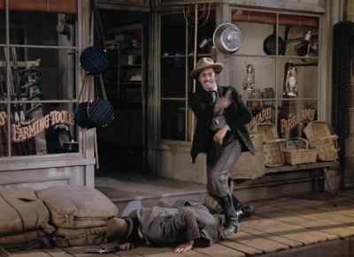 - Tom. Come on, Tom.
- It's no use. - Jesse James