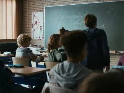 - Tom!
- Don't go to the front. - The Teachers' Lounge