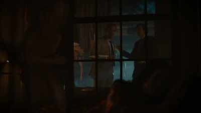 - Tom!
- Hey. - Succession