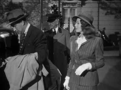 - Tom, this is the Hotel Centenario.
- I was told it's a good hotel. - Gilda