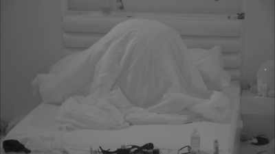 Tom and Sophie are in bed, - Love Island