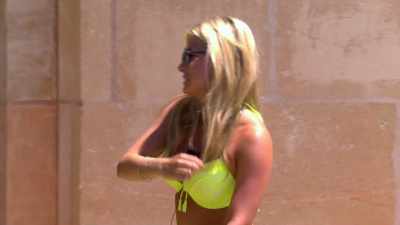 ‐TOM: What we all done?
‐No, nothing,
I've just had some news. - Love Island