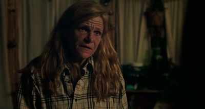 Tom, if your dad is messed up with
something or running from someone, - Leave No Trace