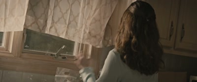 -[Tommy] Linds--
-[Lindsay] Tommy, just let me-- - The Unseen