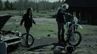 - Tommy and tracy--hey!
[engine revving] - Eyewitness
