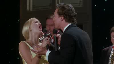 Tone deaf and drunk is not a good combination - How to Lose a Guy in 10 Days