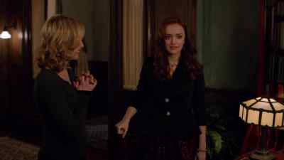 [Tonelessly]
Wow, you look great. - Bates Motel