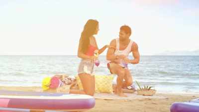 TONIGHT, THE NEW ISLANDERS GET
TO WORK. - Love Island