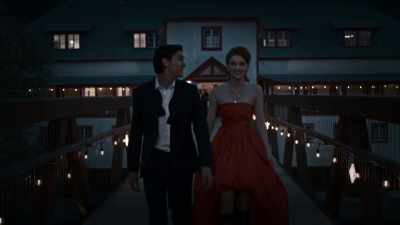♪ Tonight there's a new moon ♪ - Geek Girl