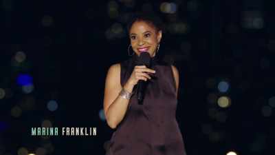 Tonight, we're gonna have
nine comedians - Colin Quinn & Friends: A Parking Lot Comedy Show