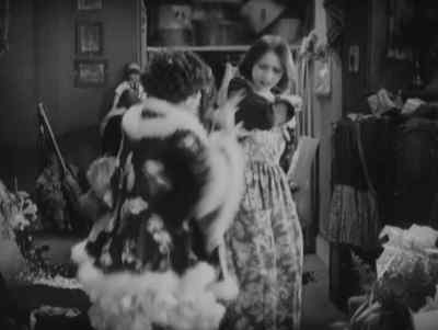 "Tonnerre! Diable! Where's
my dressing jacket?" - Zaza
