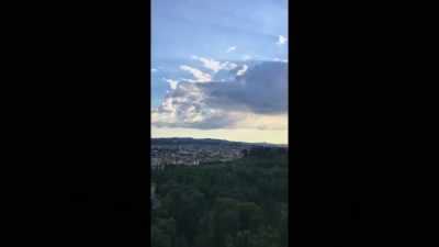 Tony goes over
to this balcony again, - Roadrunner: A Film About Anthony Bourdain