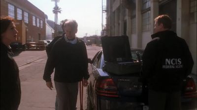Tony, take the fire escape. - NCIS