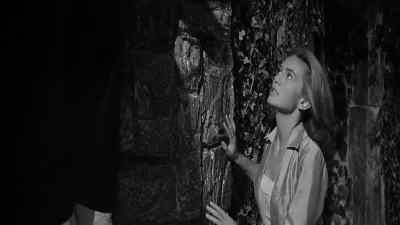 - Tony? Who is it?
- Come up here. - Paranoiac
