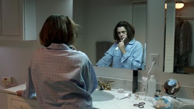 (toothbrush buzzing) - Crazy Ex-Girlfriend